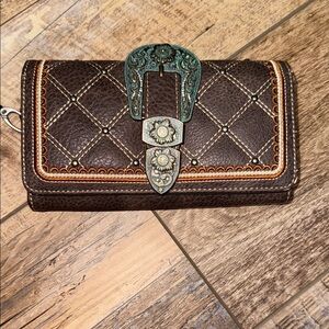 Montana‎ West wristlet Brown Quilted Wom Ornate Buckle